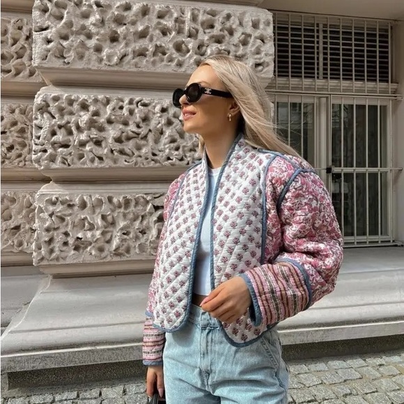 Jackets & Blazers - 717. COST 🛑LAST 1! Pink Reversible floral quilt coat jacket Multicolor blazer